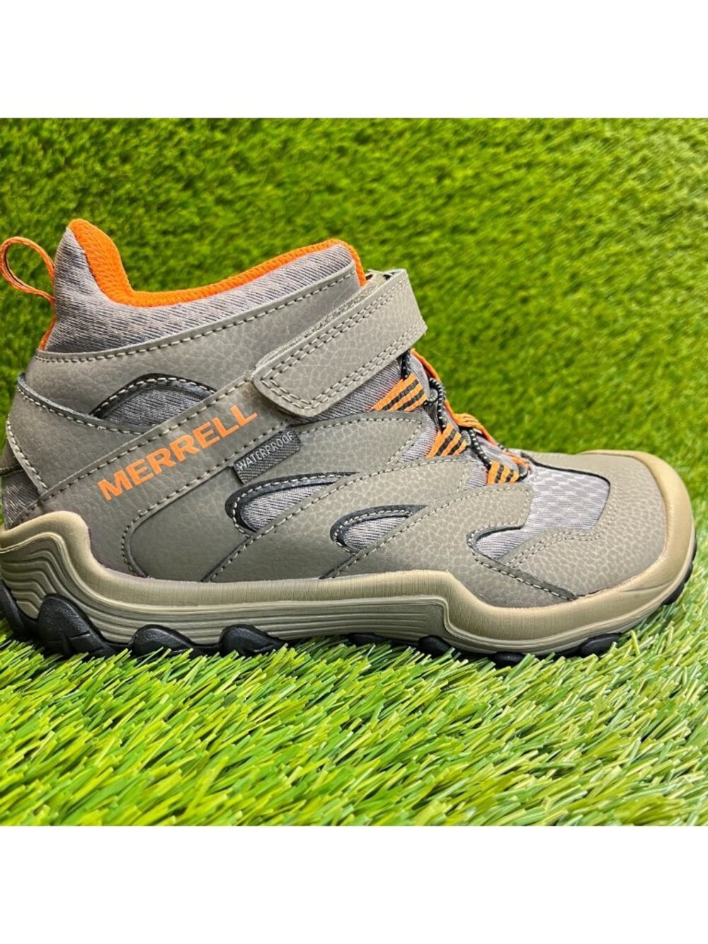 Merrell Chameleon 7 Access Mid Boys Size 3.5Y Gray Waterproof Hiking Boots